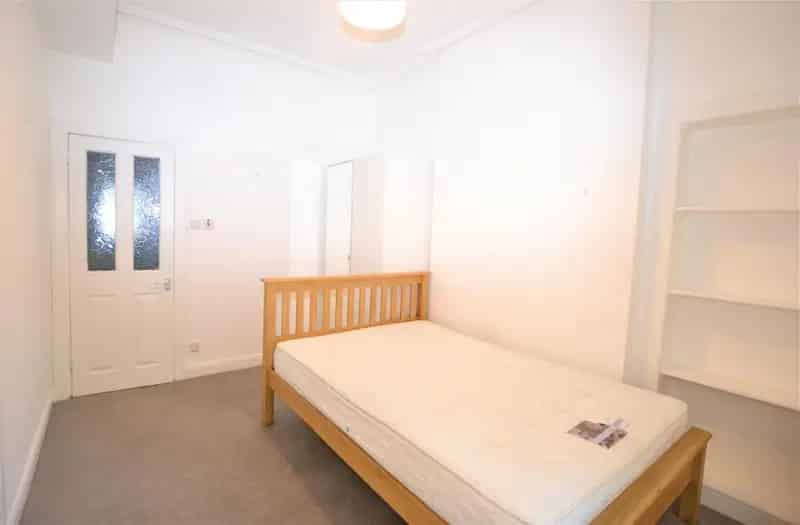 1 Bedroom Flat to Rent Near The Shore and Ocean Terminal