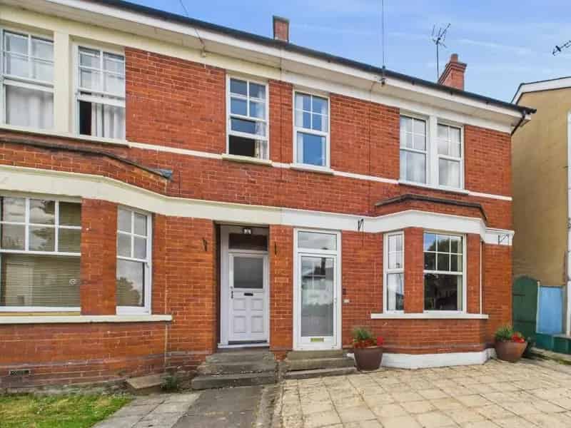 3 Bedroom Semi Detached House For Sale Cheltenham