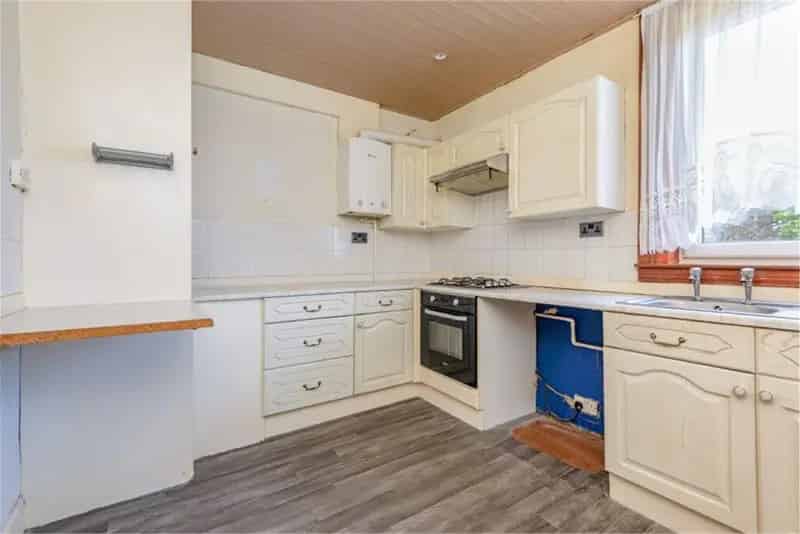 2 Bed Upper Villa in Crewe Edinburgh Near Amenities and Transport