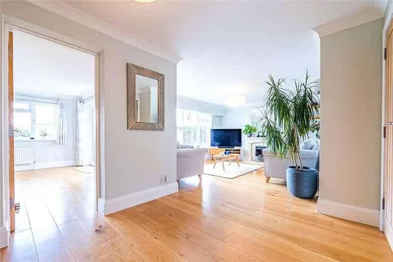 4 Bed Detached House Stunning Views New Kitchen Large Garden