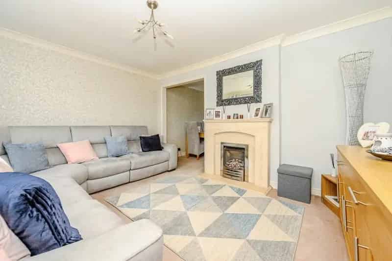 Four Bedroom Family Home Near Amenities and School