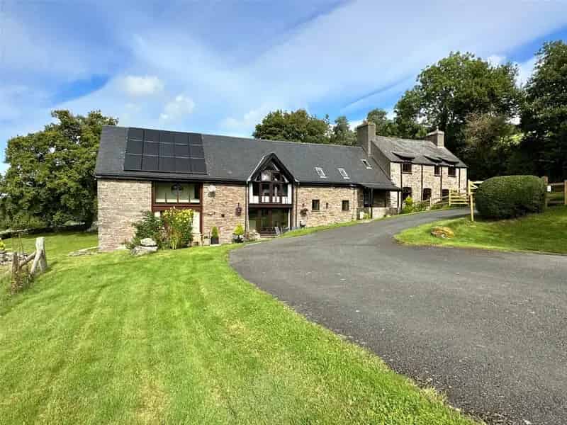6 Bedroom Detached House with Holiday Cottage and Office Brecon Beacons