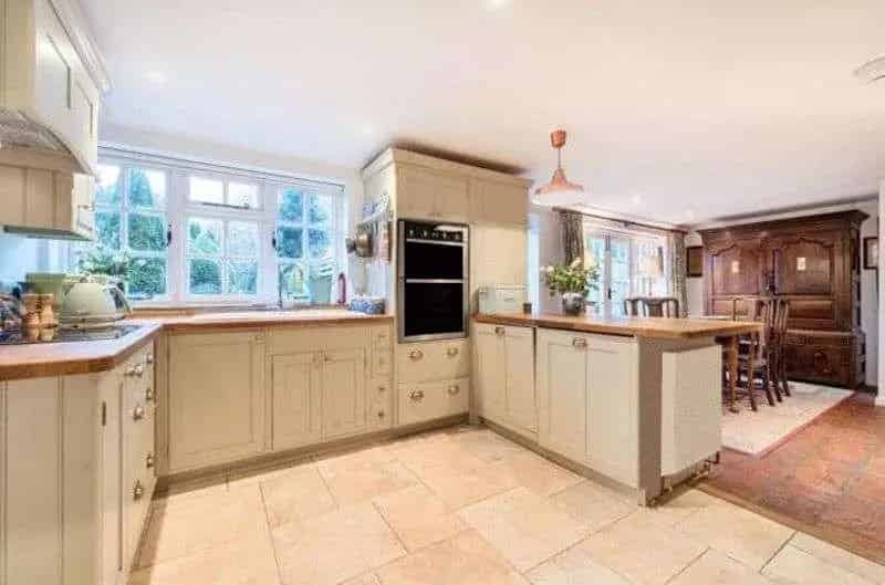 2 Bed Thatched Cottage for Sale in Catherington