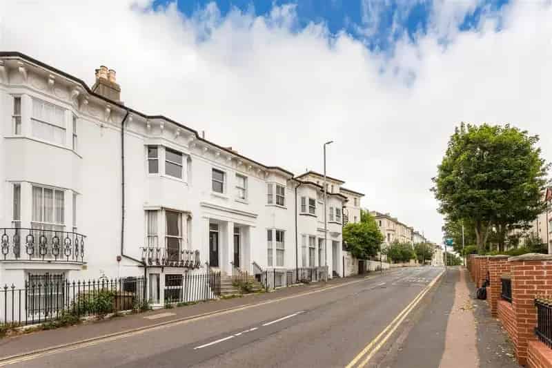 2 Bedroom Apartment for Sale near Brighton Station