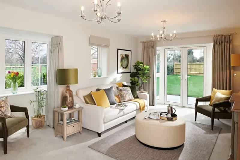 4 Bedroom Detached Home with Garage and Driveway