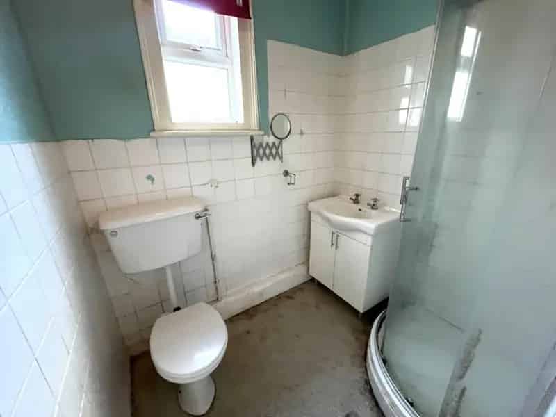 3 Bedroom Mid Terrace House For Sale No Onward Chain