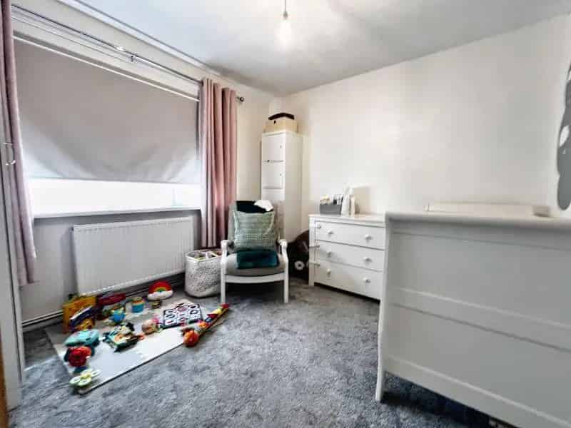 2 Bed Flat for Sale Near M4 J36 McArthurGlen