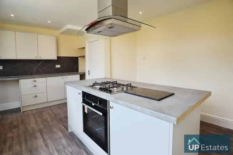 3 Bedroom End of Terrace House to Rent
