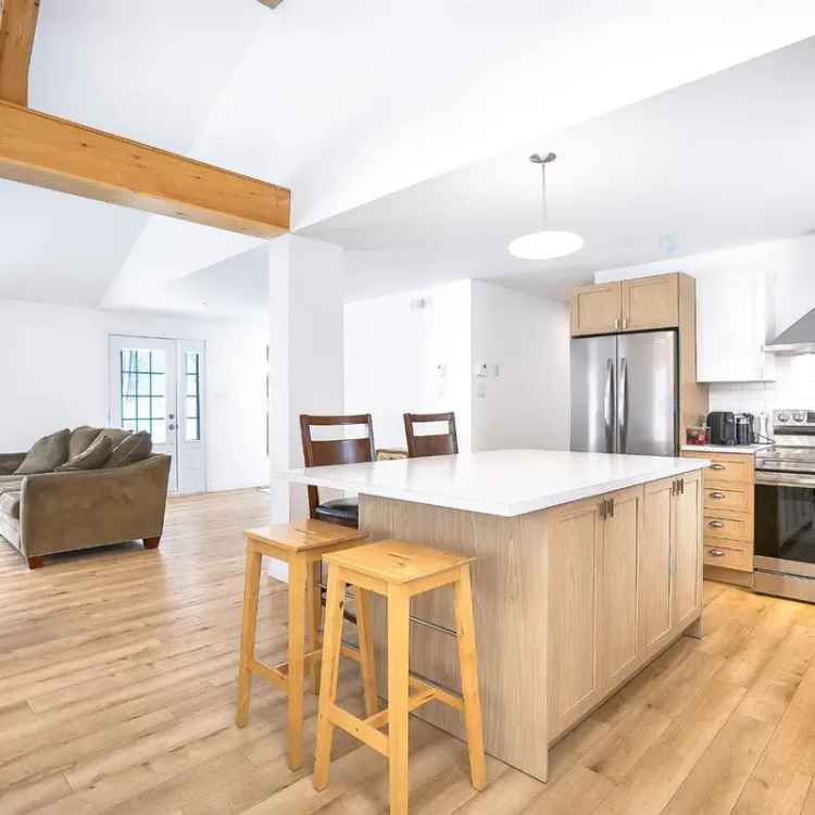 Modern Waterfront Cottage Bolton East