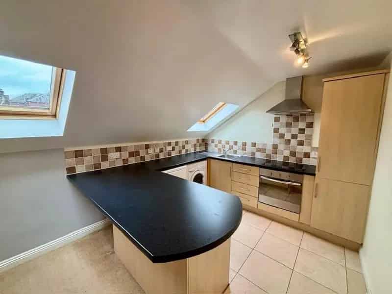 2 Bedroom Top Floor Apartment Boscombe Near Beach