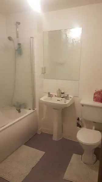 Flat For Rent in Crawley, England