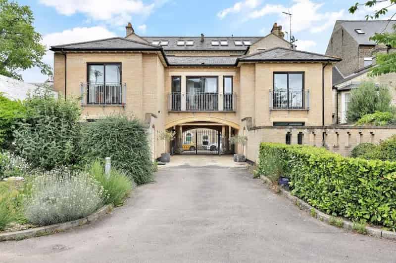 2 Bedroom Flat for Sale in Central Cambridge
