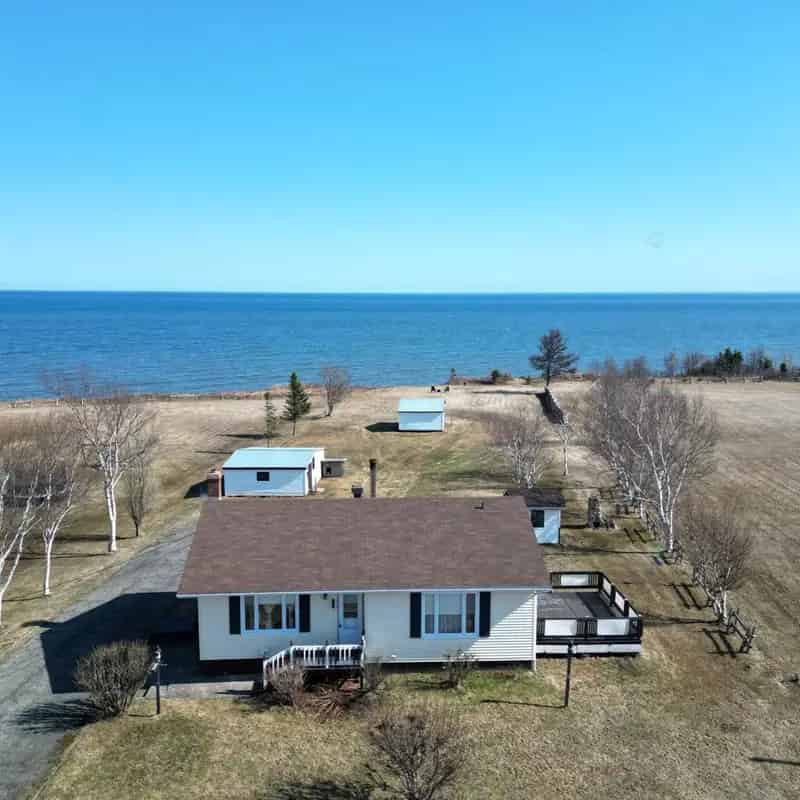 3 Bedroom House with Sea Views and Sheds Near Saint-Godefroi