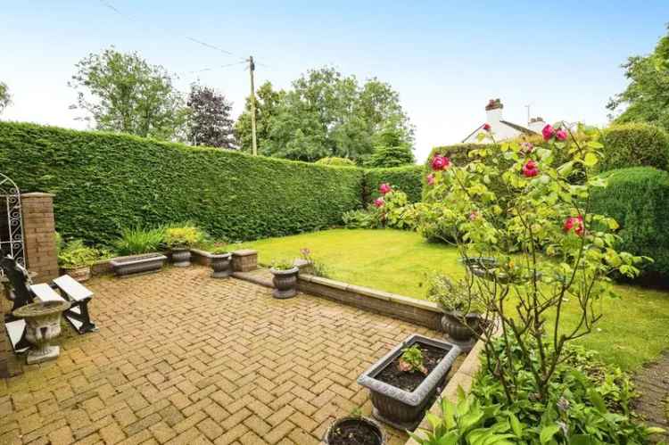 3 Bedroom Detached House for Sale in Willaston Cheshire