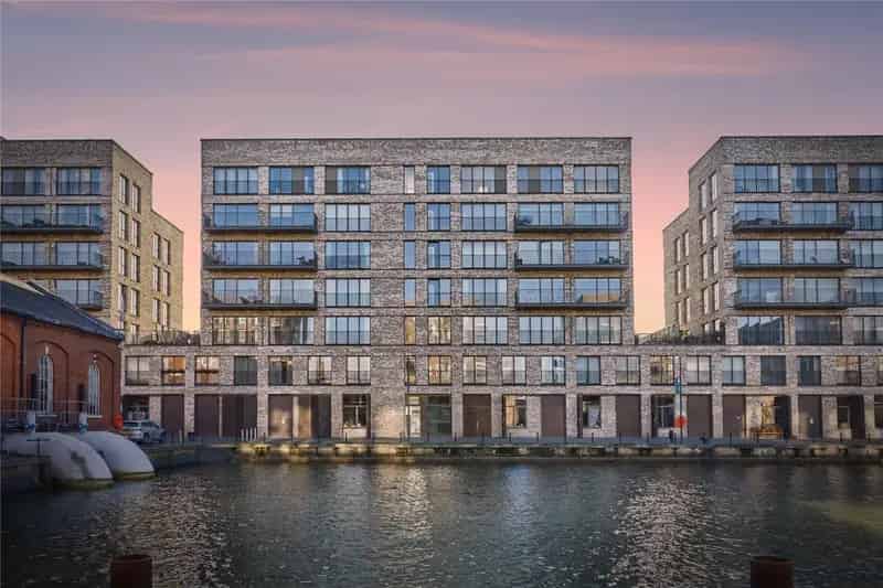 Luxury 2-Bed Triplex Townhouse Royal Albert Wharf Dockside Views