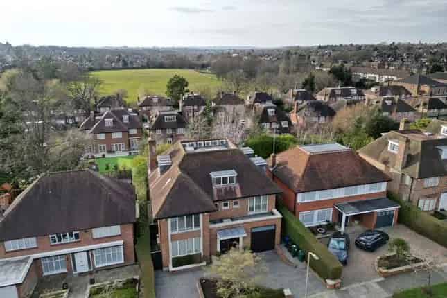 6 Bedroom House for Sale in Hampstead Garden Suburb
