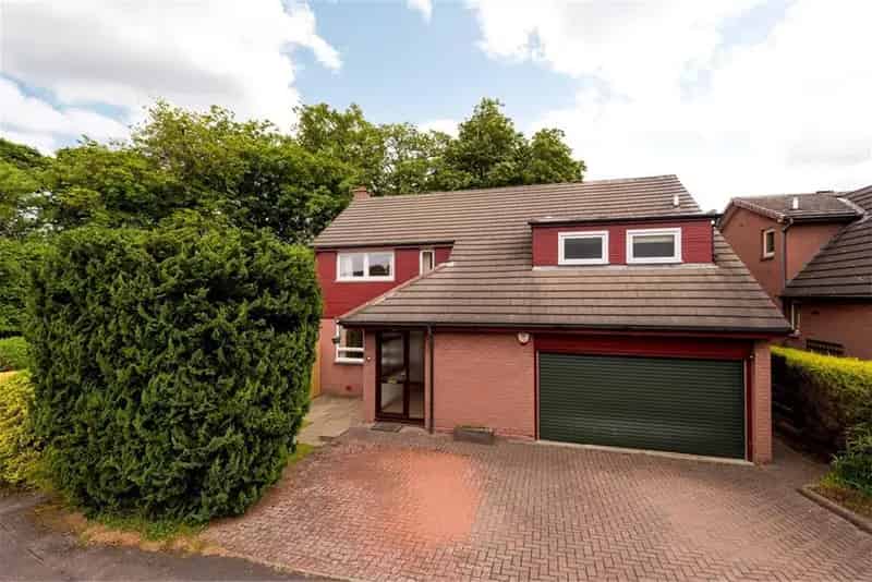 4 Bed Detached House with 4 Reception Rooms and Double Garage