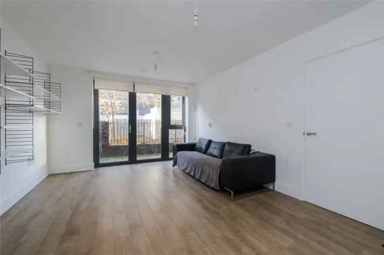 3 bedroom flat for sale