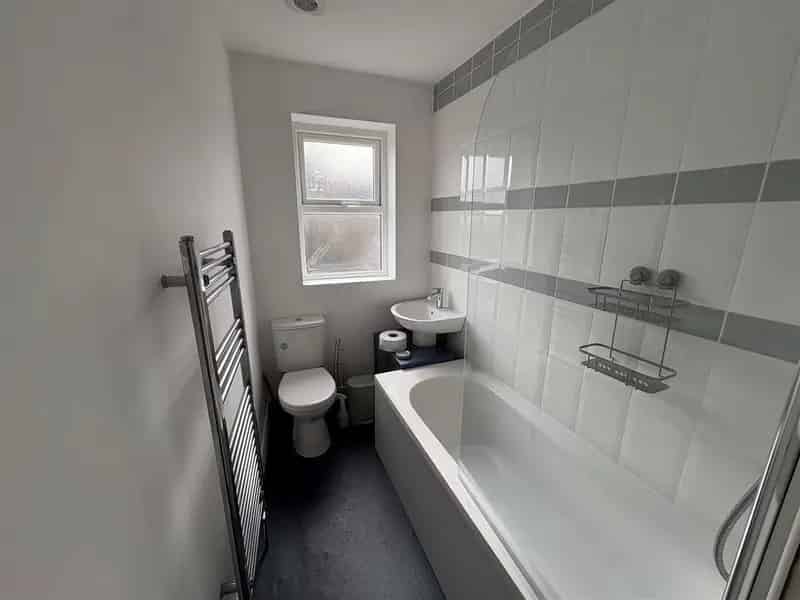 2 Bedroom Townhouse to Rent in Queensbury