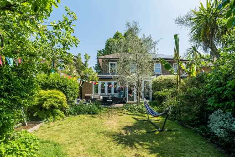 3 Bedroom Dock Masters Cottage for Sale