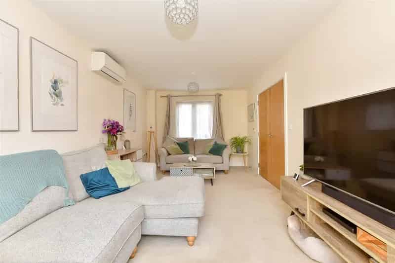 5 Bedroom Detached House For Sale Near Hainault Golf Club