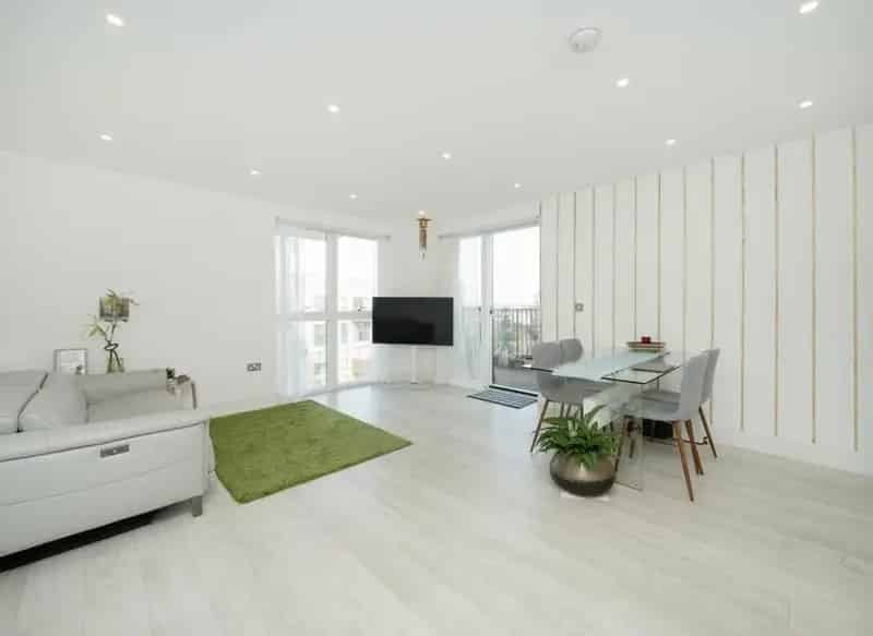 2 Bedroom Flat in Secure New Development with Balcony