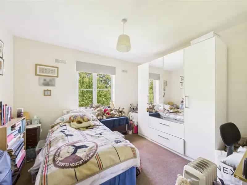 2 Bed Flat for Sale - Modern Apartment with Allocated Parking