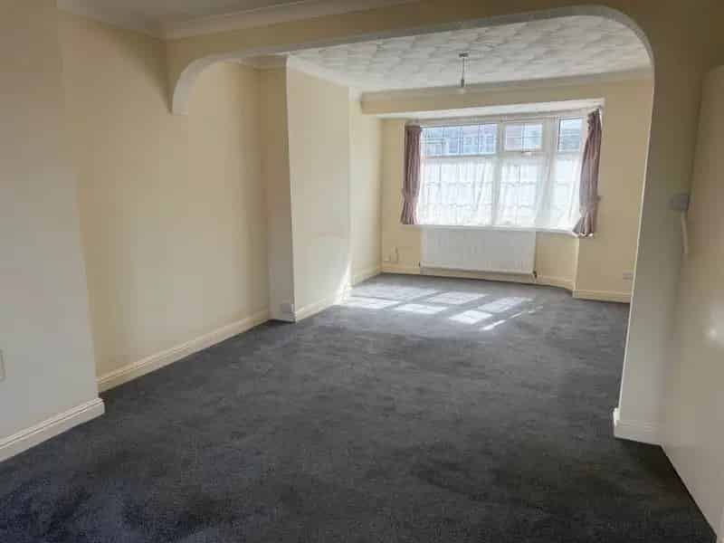 3 Bedroom Semi-Detached House to Rent