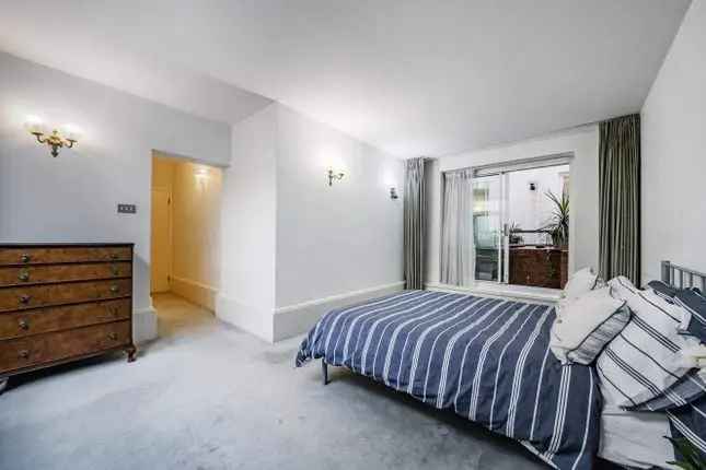 Flat for sale in Lancaster Gate, London W2