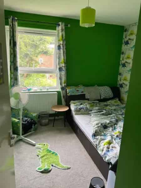 First Floor Flat New Windows Radiators Communal Garden Car Park