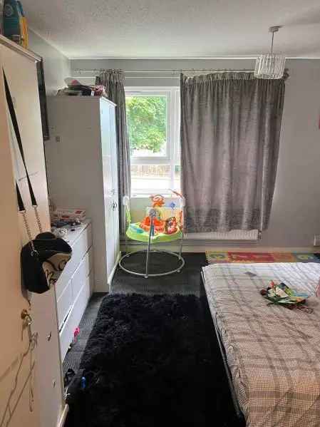 Flat For Rent in East Hertfordshire, England