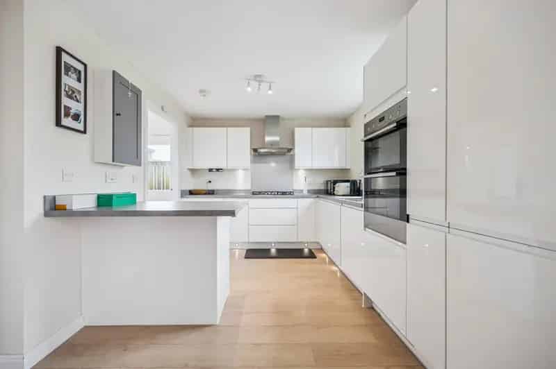 Four Bedroom Detached House Newton Mearns