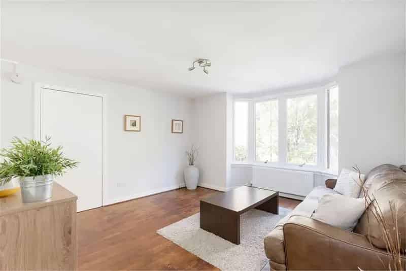 1 Bed Flat First Floor West End Central Location