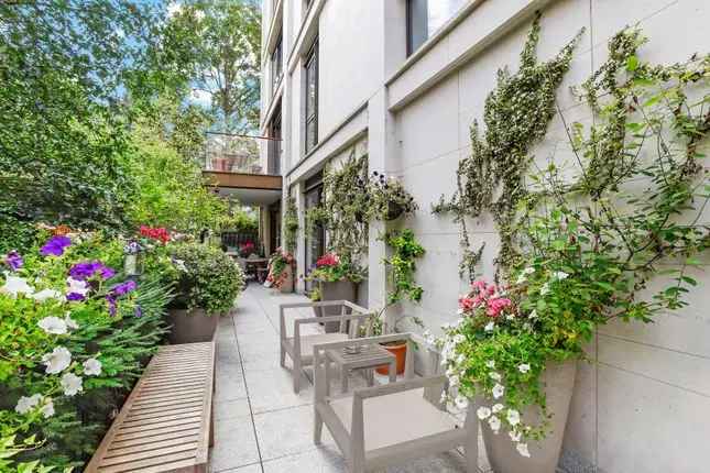 Luxury 3-Bed Apartment in Holland Park Villas Kensington London