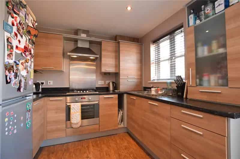 Three Bedroom End Townhouse with Garage and Garden
