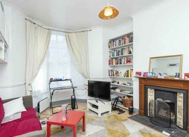 Flat For Sale in London, England