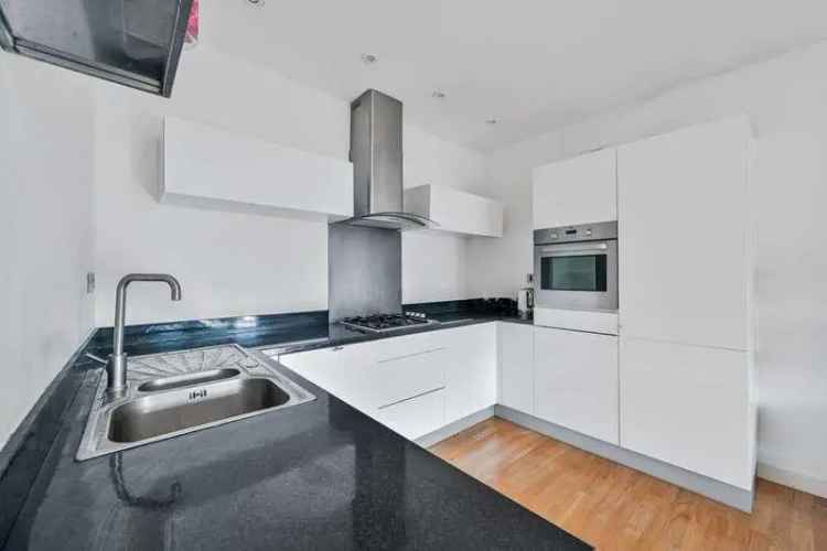 2 bed flat for sale