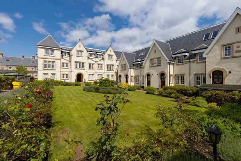 2 Bedroom Flat for Sale in Edinburgh