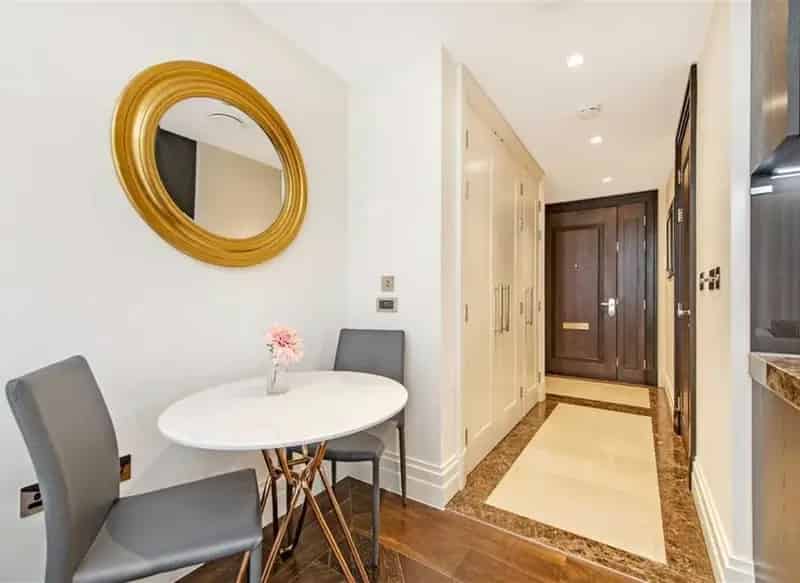 Spacious Studio Apartment at 190 Strand London