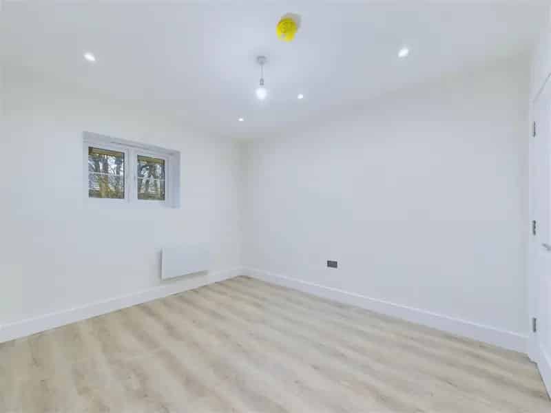 2 Bedroom Flat House to Rent Near East Acton Station