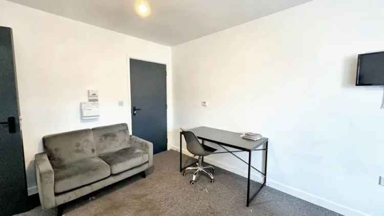 1 Bedroom House Share Available May