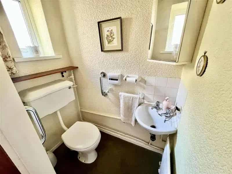 4 bed house for sale