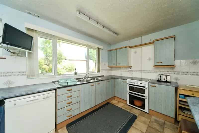 Detached Bungalow Bexhill Two Double Bedrooms En-Suite Garage