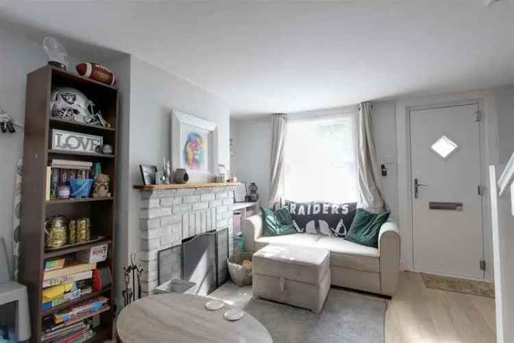 2 Bed Character Cottage Near Tring Station