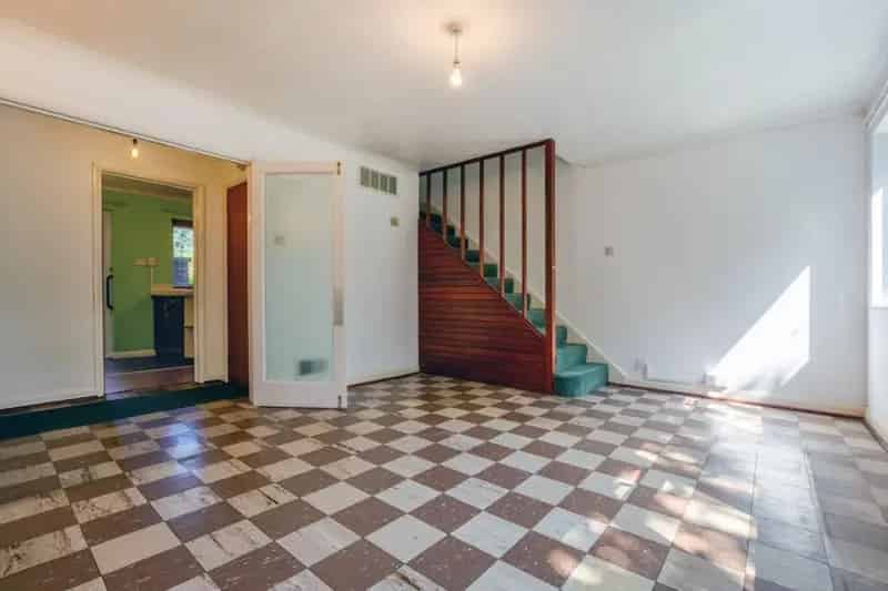 3 Bedroom House For Sale - 992 SQ FT - Garage - Needs Modernisation