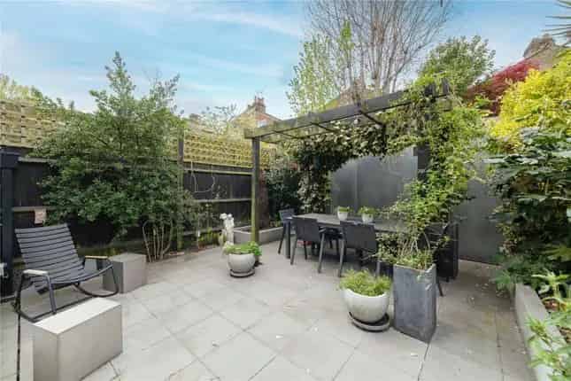 Family Home Abbeville Village 3400sqft South Facing Garden