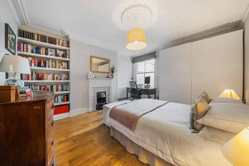 Spacious 3-Bedroom Flat in Edwardian Mansion Block
