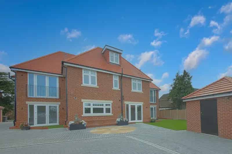 2-Bed Flat City Centre Modern Kitchen Ensuite Parking EPC B Council Tax E