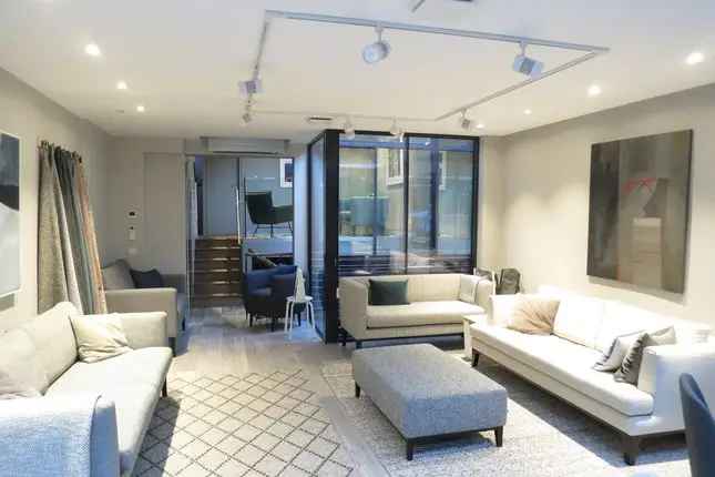 Maisonette to rent in Fulham Road, London SW10