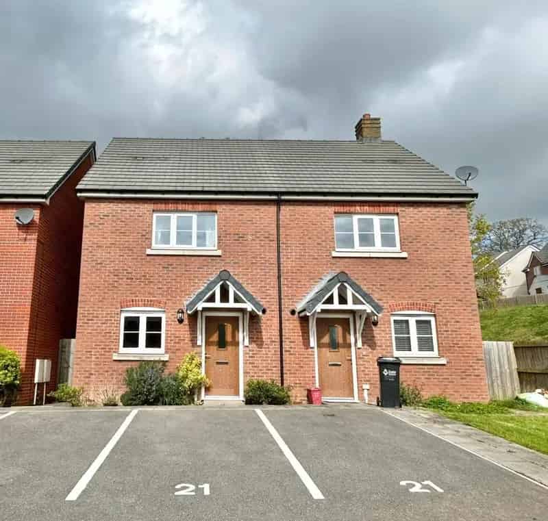2 Bedroom Semi-Detached House for Sale
